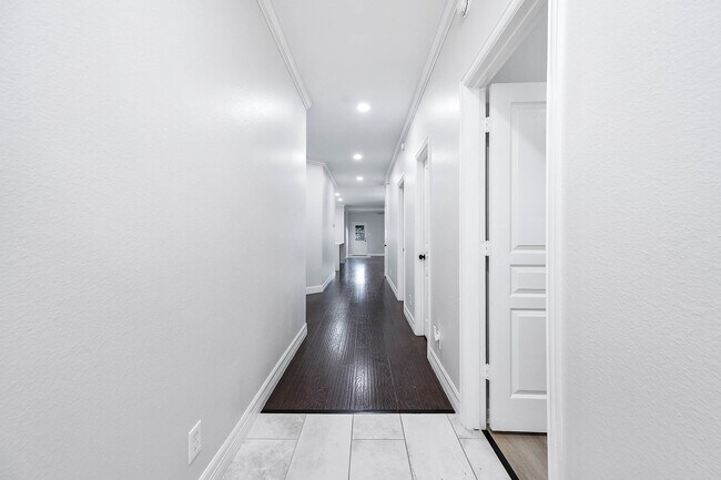 Building Photo - 7631 Retama Terrace Ln