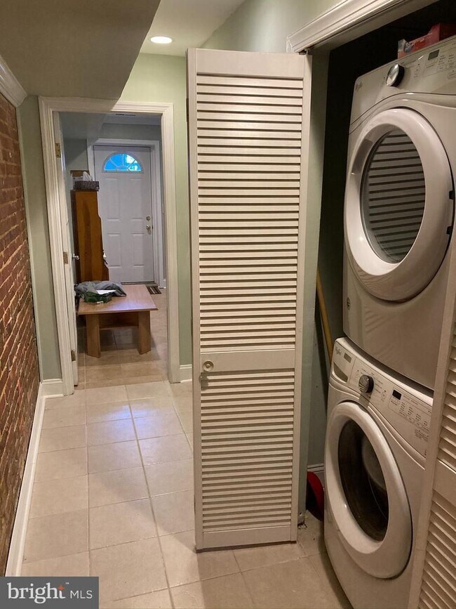 Building Photo - 1721 New Jersey Ave NW