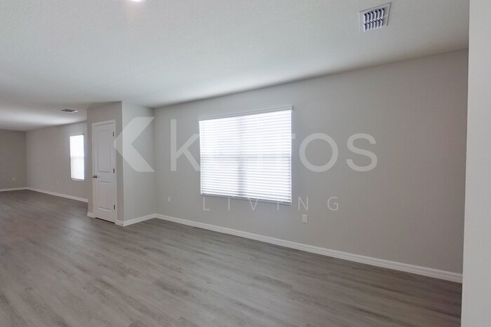 Building Photo - 8648 SW 43rd Ter