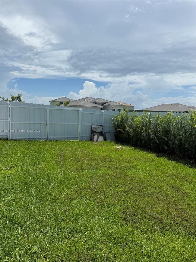 Building Photo - 32208 SW 194th Ct