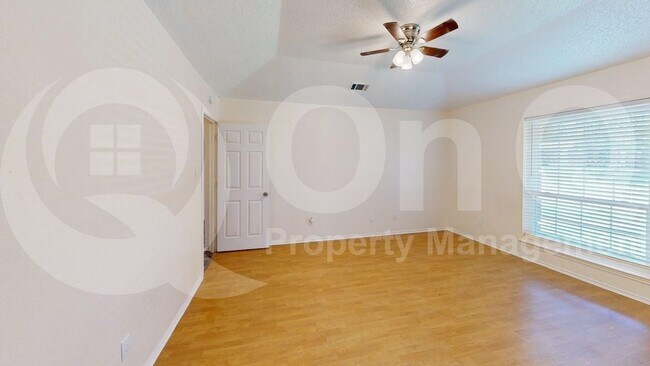 Building Photo - 2438 Kimberly Dr
