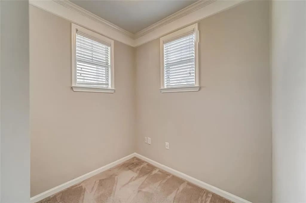 Cozy Nook / Office Space - 534 Sandringham Dr