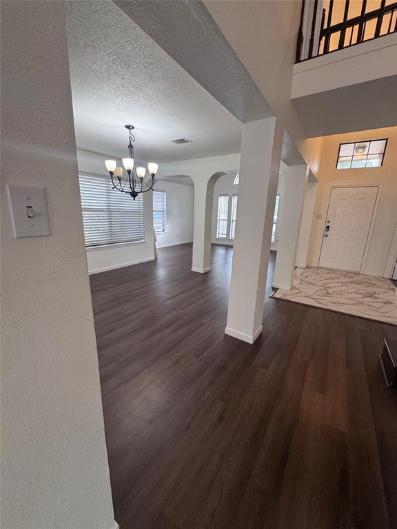 Building Photo - 306 Applewood Dr