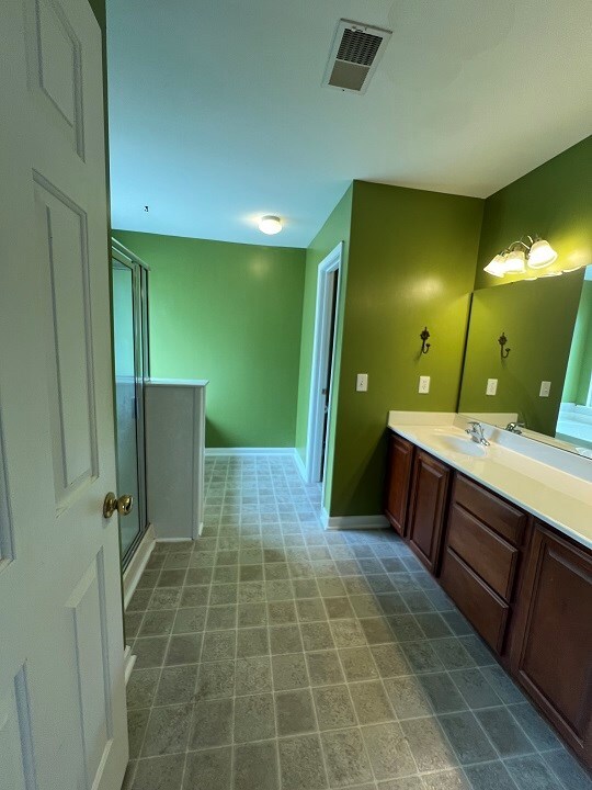 Building Photo - 570 Batty Way