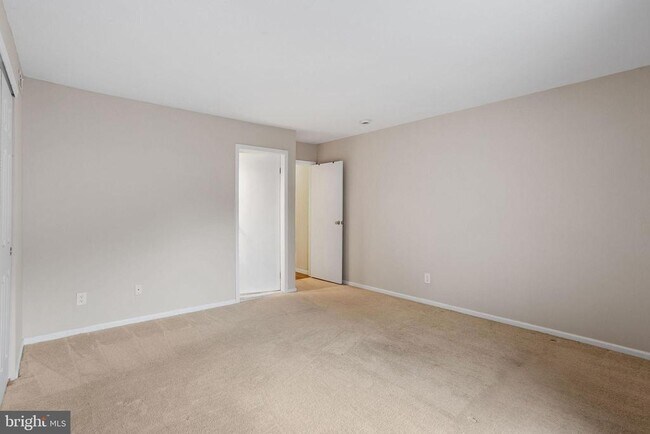 Building Photo - 319 Park Pl Dr