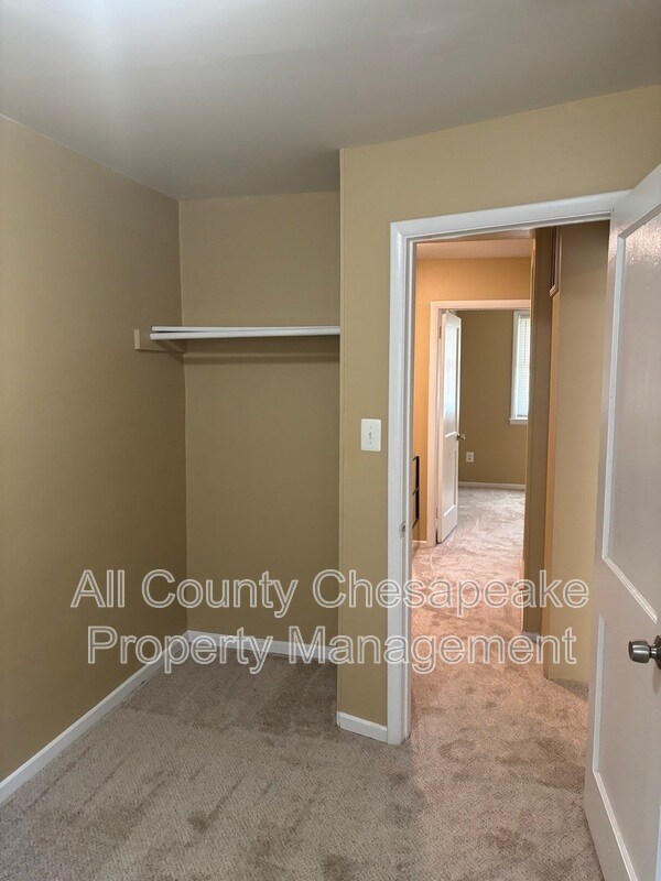Building Photo - 2825 Eastshire Dr