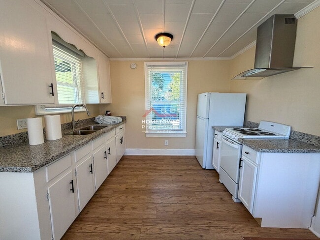 Building Photo - 17 N K St