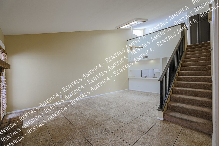 Building Photo - 633 W Southern Ave