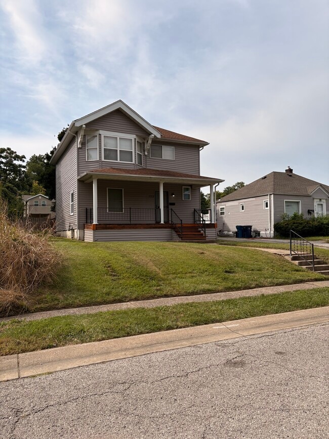 Building Photo - 3723 Sylvan Pl