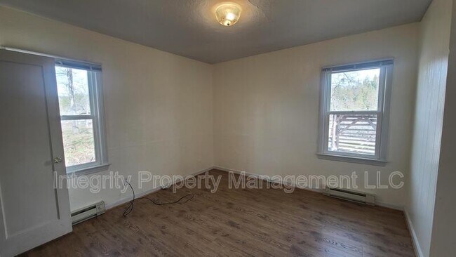 Building Photo - 7085 Butte Falls Hwy