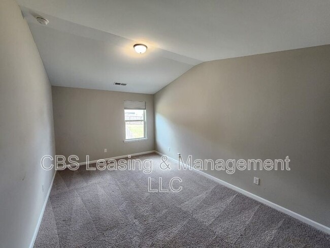 Building Photo - 2112 Sequoia Dr