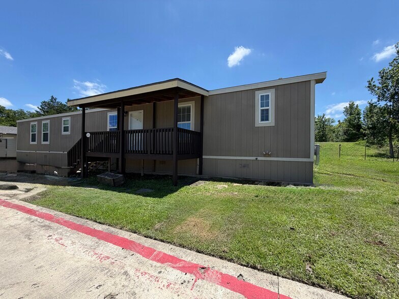 Building Photo - 709 N Collins Fwy