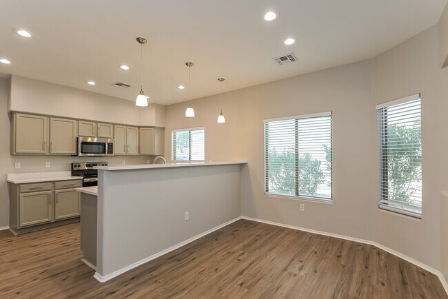 Building Photo - 405 East Placita Nodo