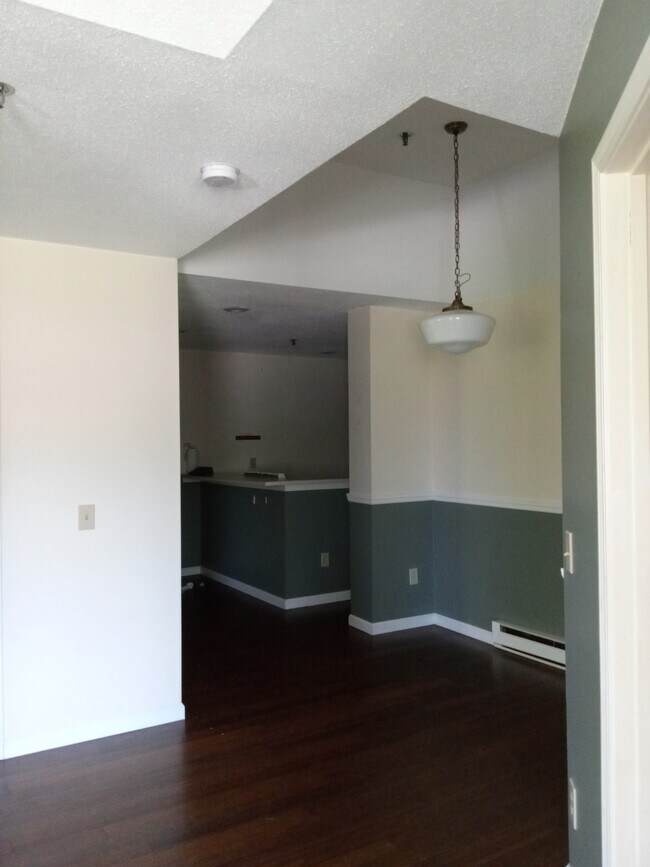 kitchen & dining area - 28 Academy St