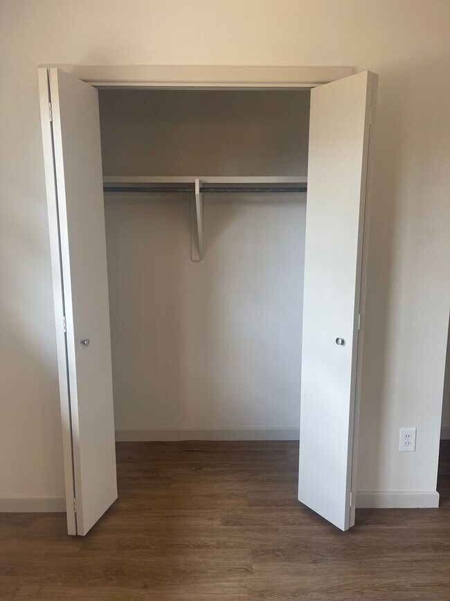 Building Photo - Pre-leasing for Fall! Adorable Remodeled House in Prime Location!