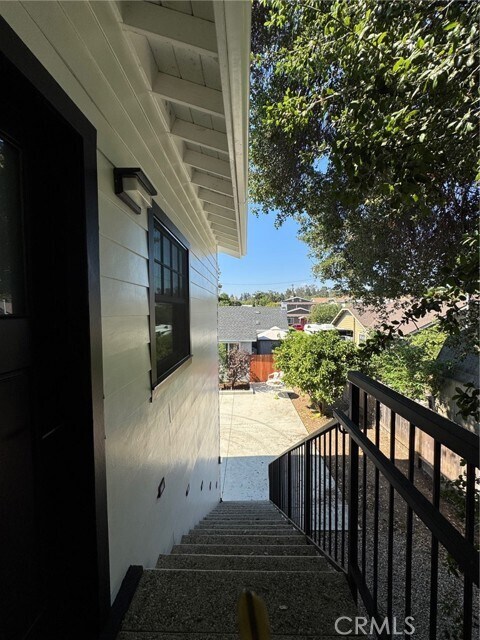Building Photo - 122 E Brookdale Pl
