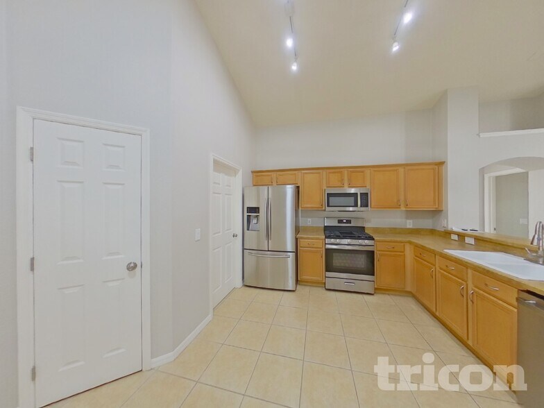 Building Photo - 6738 Waterton Dr