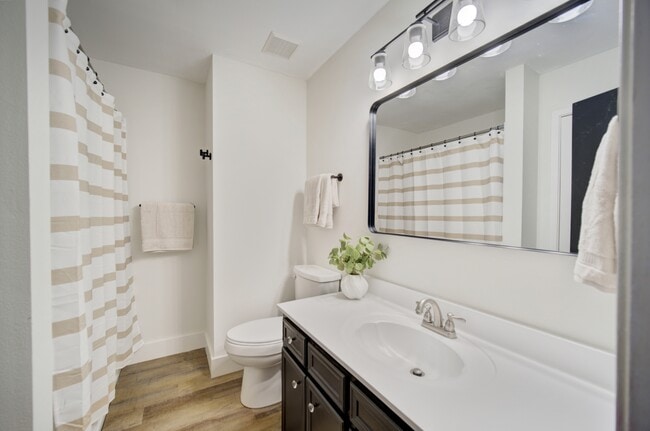 Building Photo - 1024 Juniper Ave