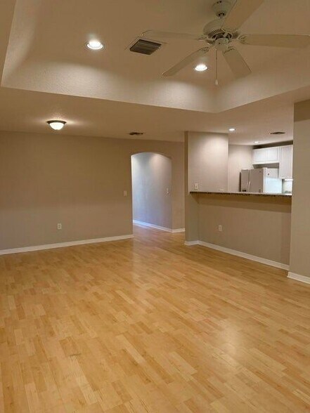 Building Photo - 1739 N Dovetail Dr