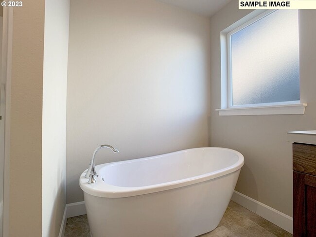 Building Photo - A Must see Hermiston Home!!