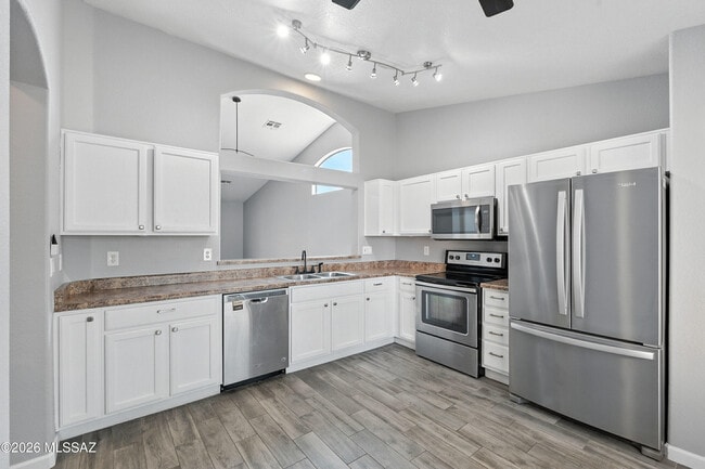 Building Photo - 8515 Placita De Lorena