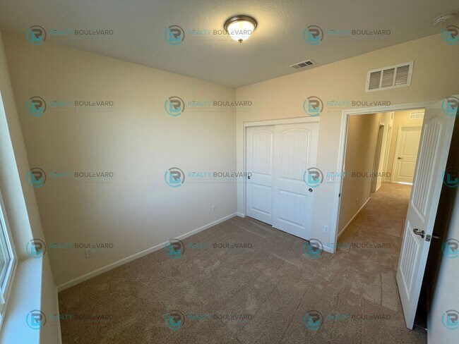 Building Photo - Luxury and Convenience Fully Equipped 3-Bedroom 2.5 Bathroom 2 Car Garage Townhome in Carson City