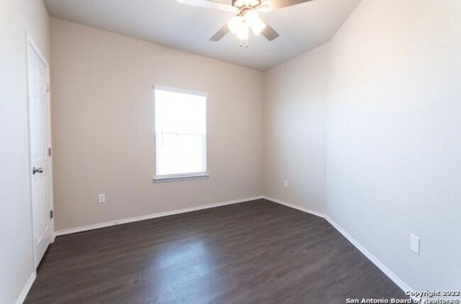 Building Photo - 3bd/2.5ba Townhouse is Seguin