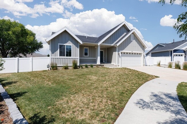 Building Photo - **Charming Rental Home in Highly Desirable...