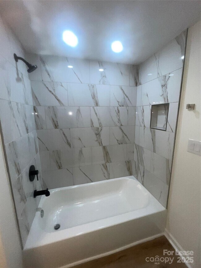 Building Photo - 39 White St