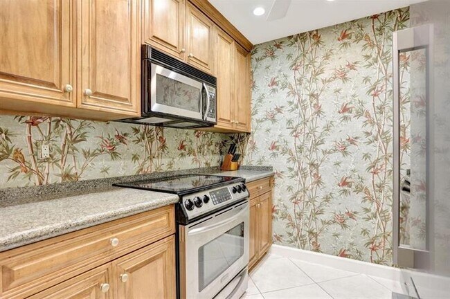 Building Photo - 3215 SE 10th St