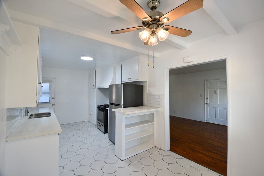 Building Photo - 5220 Radford Ave