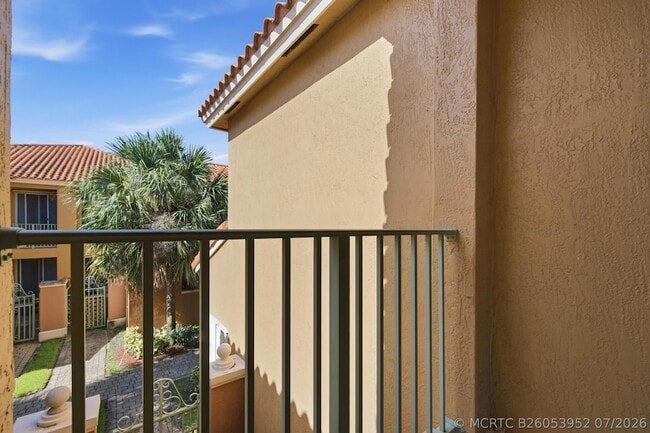 Building Photo - 732 SW 106th Ave