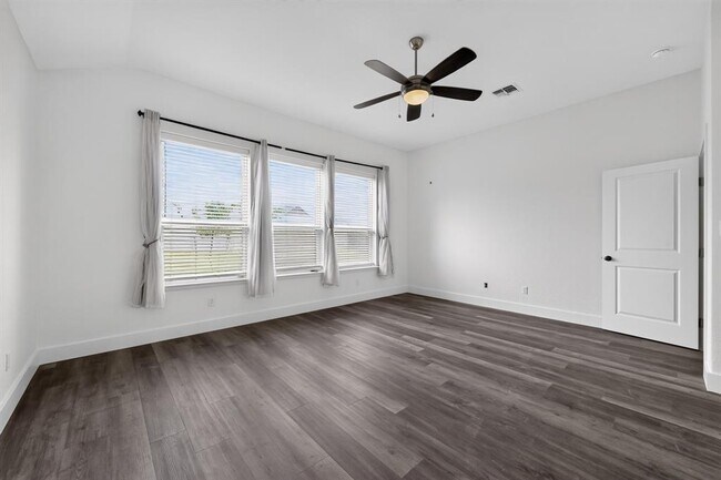 Building Photo - 104 Joseph Hawkins Ln