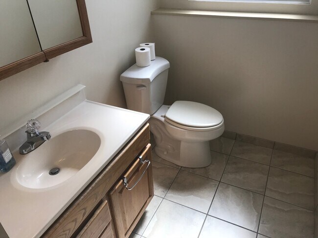 Building Photo - Beautiful Riverdale twin home available for rent