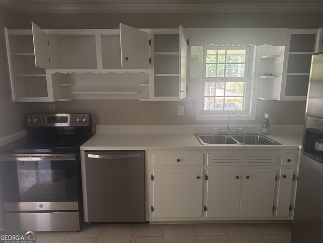 Building Photo - 2090 Jordan Terrace NE