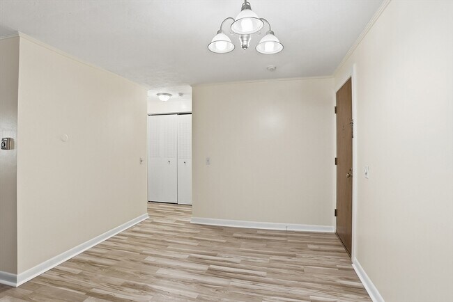 Building Photo - 209 Great Rd