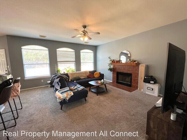 Building Photo - 4 br, 2.5 bath House - 802 Stevenage Dr