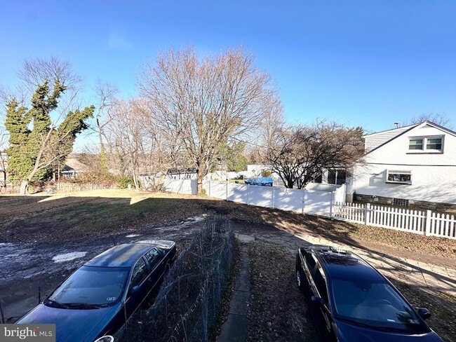 Building Photo - 219 Longshore Ave