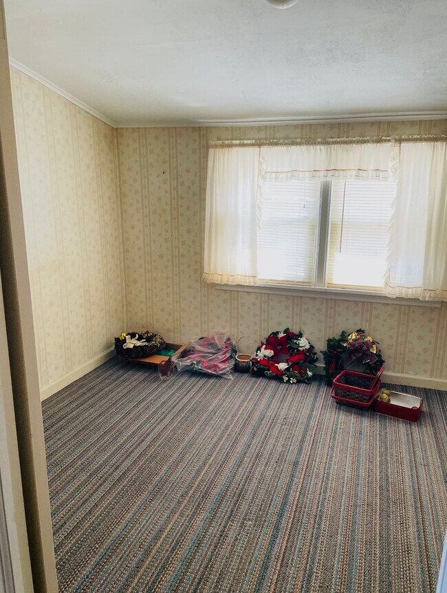 Building Photo - Single Family Home Available in Schenectady, NY!