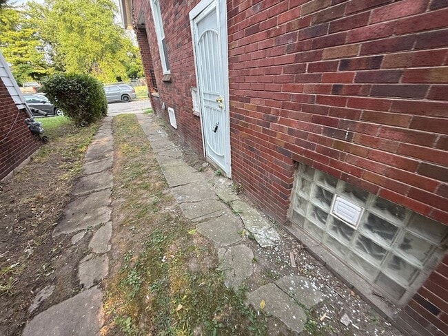 Building Photo - Open House Schedule Mon 9.1.25 @ 12:00pm, ...