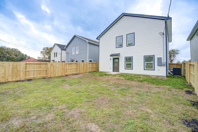 Building Photo - 410 N 4th St