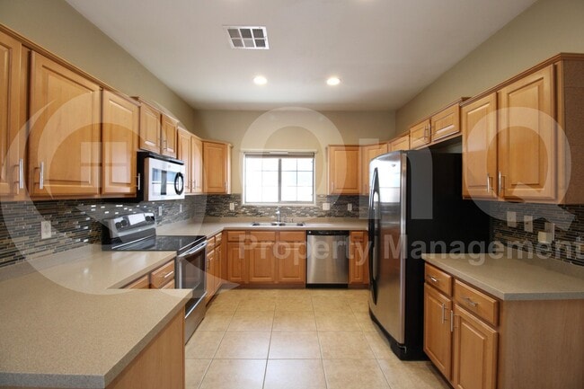 Building Photo - 995 E Blue Spruce Ln