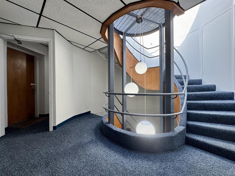 Building Photo - 348 Franklin St