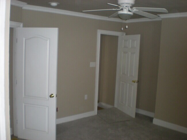 Building Photo - 208 Kearsarge St