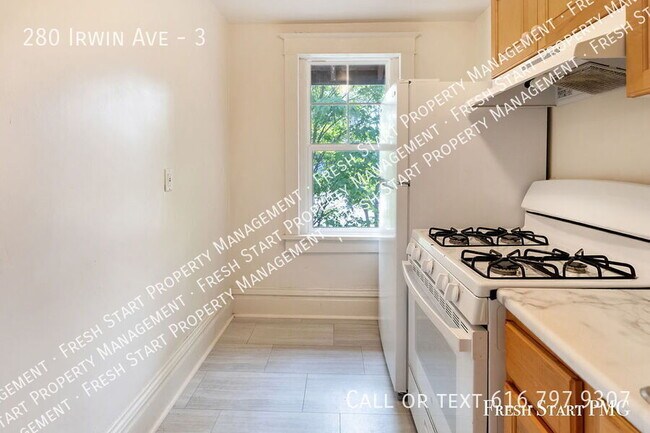 Primary Photo - 280 Irwin Ave