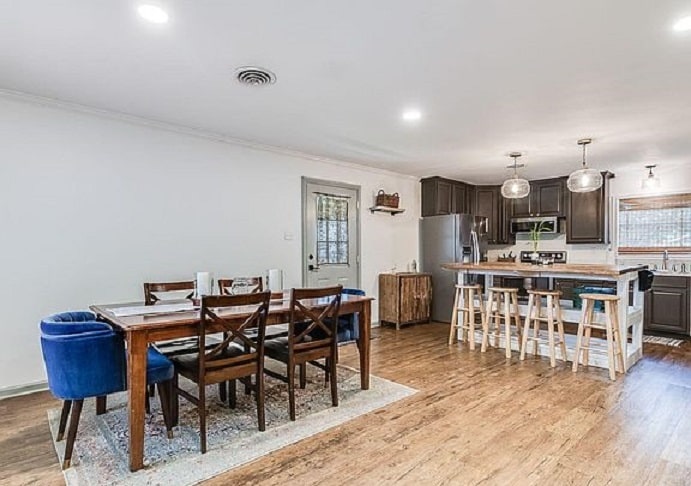 Building Photo - 1010 Solomon St