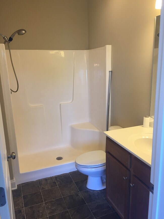 Building Photo - Greenville - 2BD/2.5BA, 1300SF