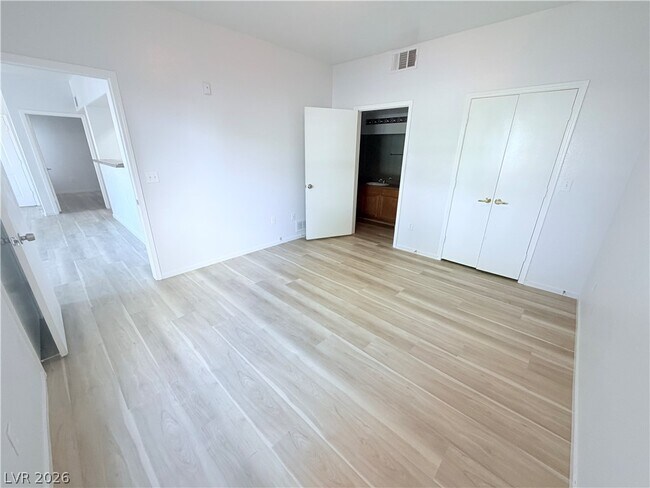 Building Photo - 7255 W Sunset Rd