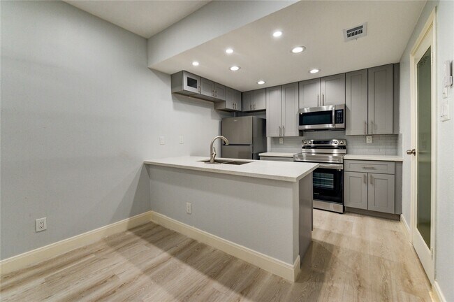 Building Photo - 11711 Memorial Dr