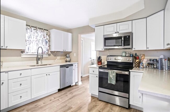 Building Photo - 2565 Pierce St